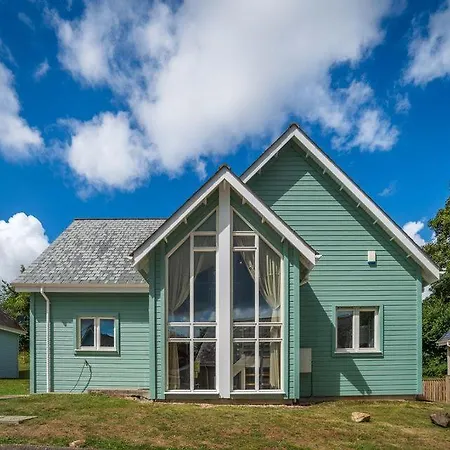 Luxurious Cosy And Contemporary 4 Bedroom - Trewhiddle V3