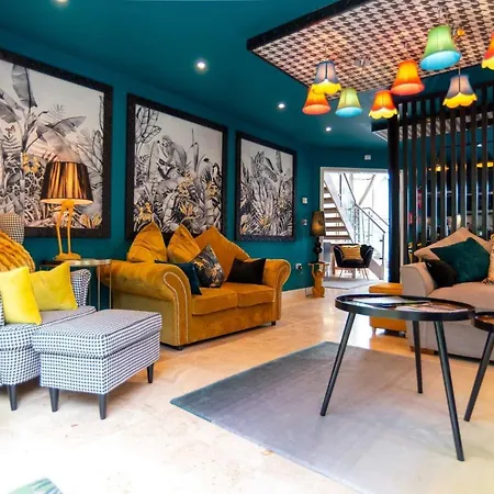 Luxurious Cosy And Contemporary 4 Bedroom - Trewhiddle V3 *