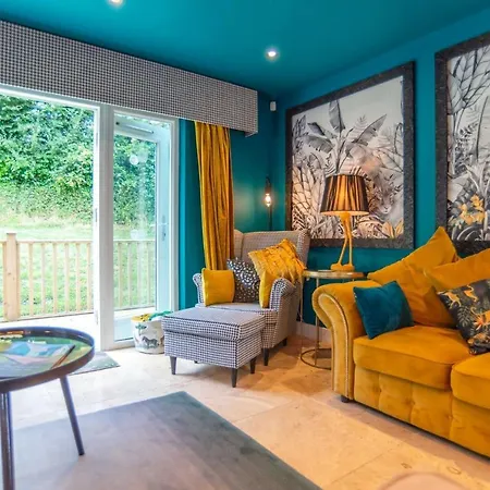 Luxurious Cosy And Contemporary 4 Bedroom - Trewhiddle V3 Holiday home *